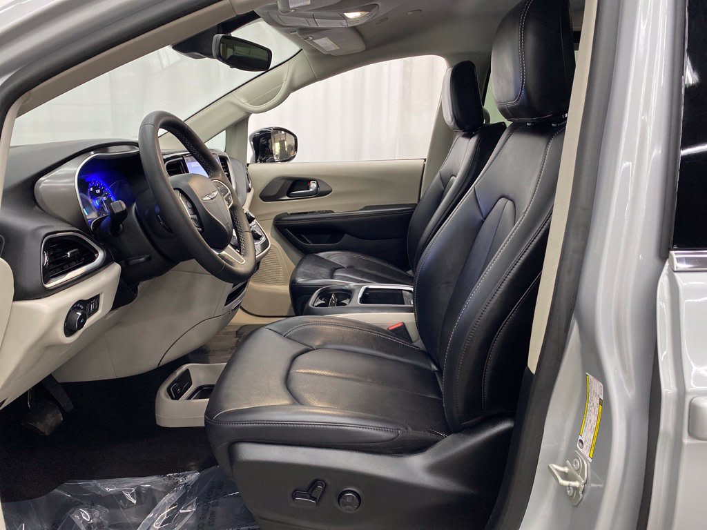 Thumbnail: 2024 Chrysler Pacifica - 10
