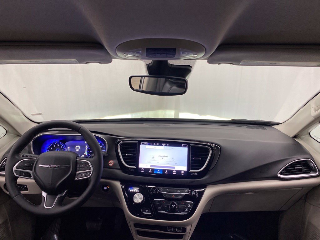 Thumbnail: 2024 Chrysler Pacifica - 9