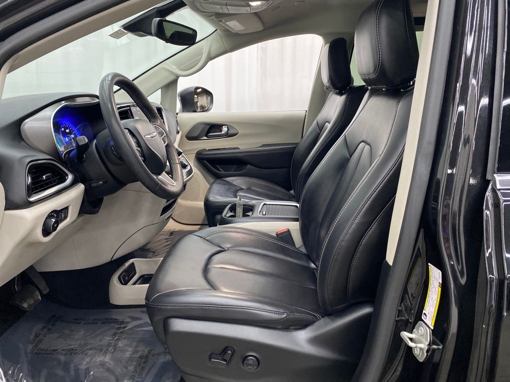 Thumbnail: 2023 Chrysler Pacifica - 10