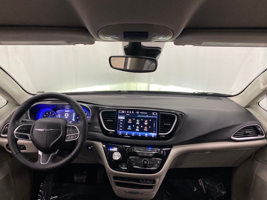 Thumbnail: 2023 Chrysler Pacifica - 9