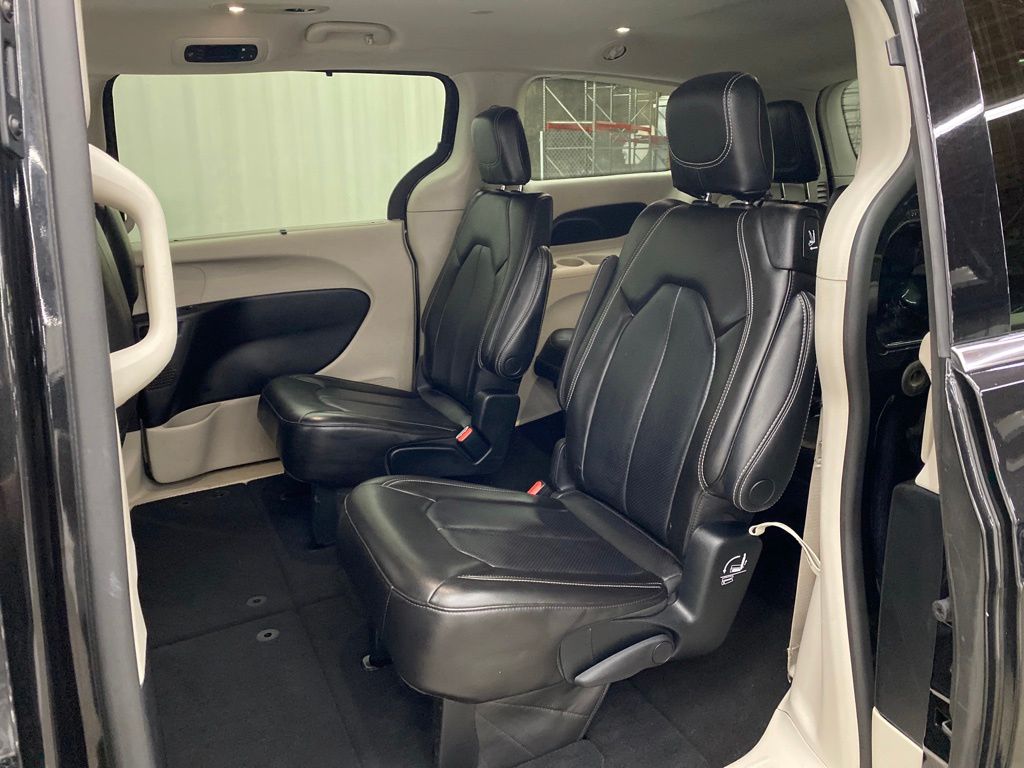 Thumbnail: 2023 Chrysler Pacifica - 24