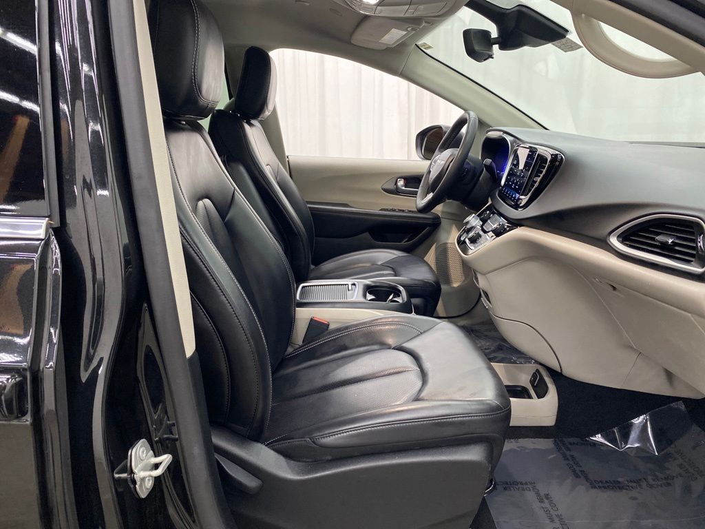 Thumbnail: 2023 Chrysler Pacifica - 11