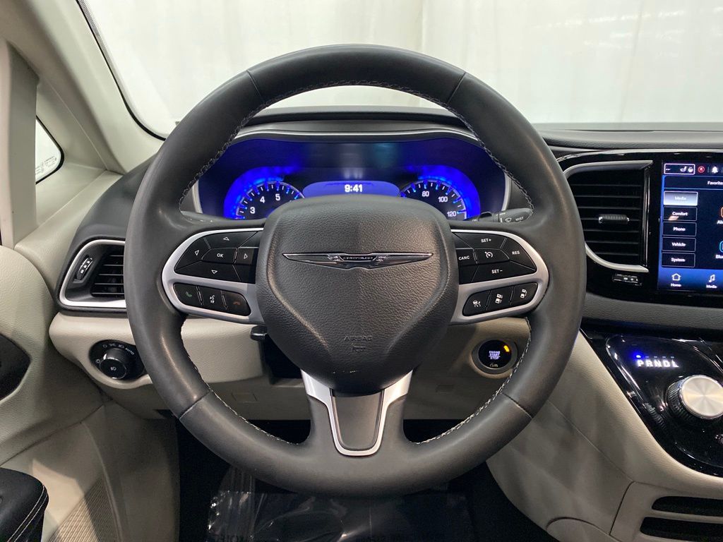 Thumbnail: 2023 Chrysler Pacifica - 13