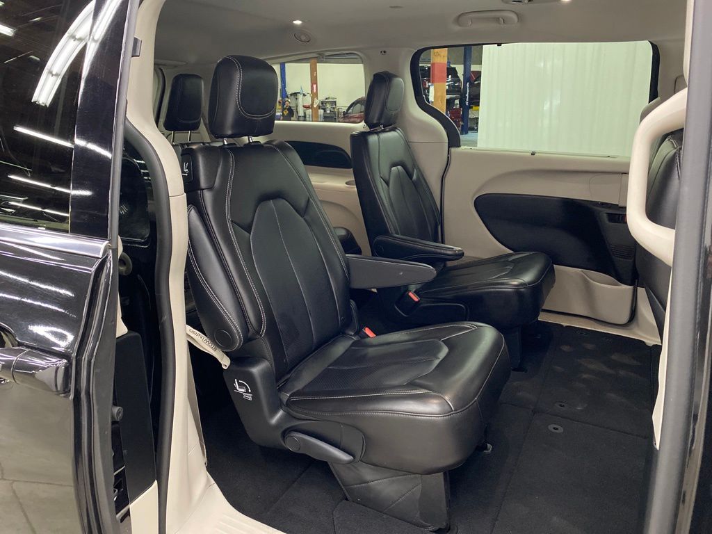Thumbnail: 2023 Chrysler Pacifica - 25