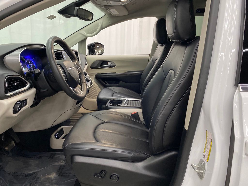 Thumbnail: 2024 Chrysler Pacifica - 11