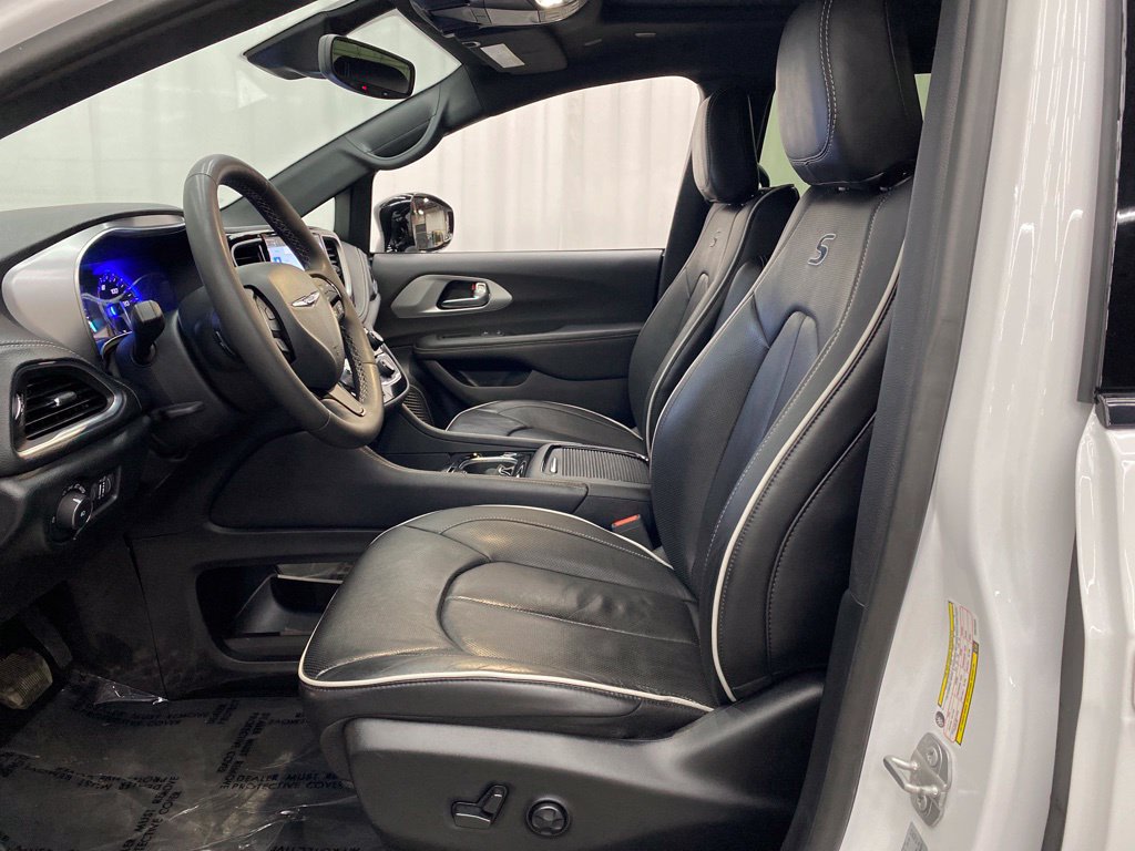 Thumbnail: 2025 Chrysler Pacifica - 9