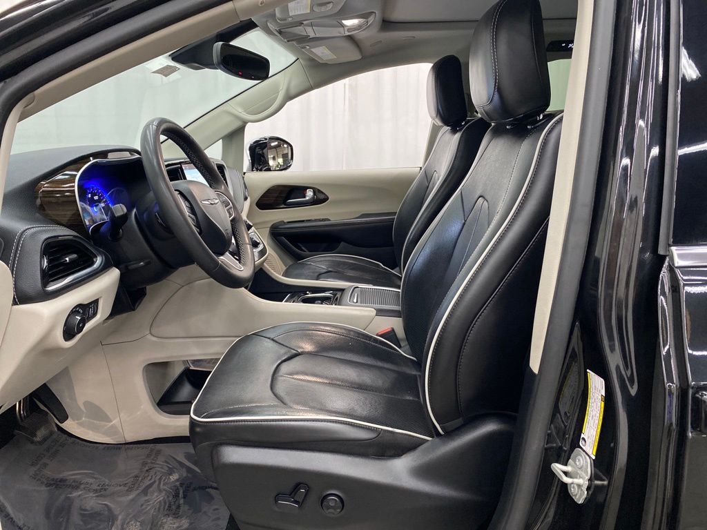 Thumbnail: 2023 Chrysler Pacifica - 11