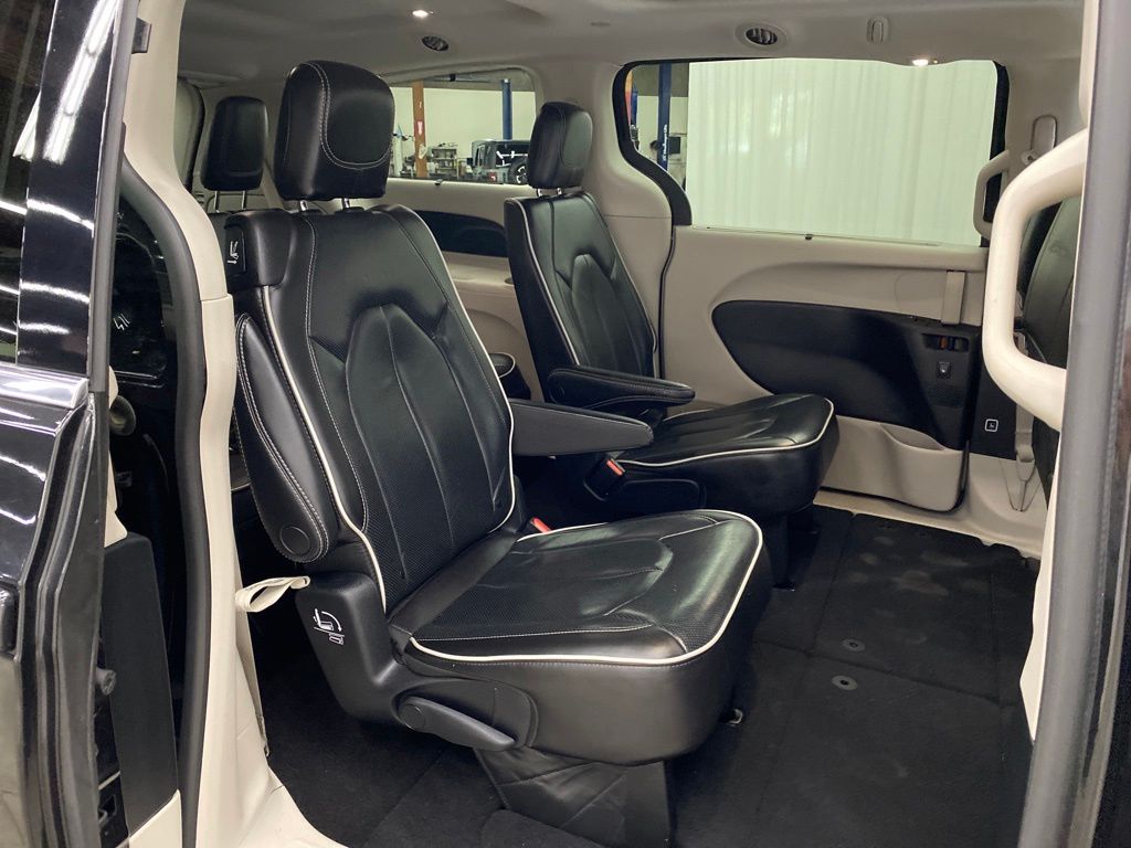 Thumbnail: 2023 Chrysler Pacifica - 25