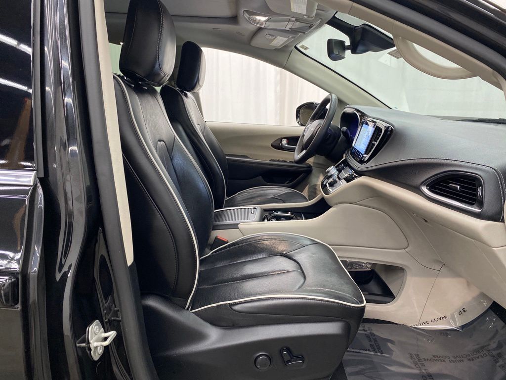 Thumbnail: 2023 Chrysler Pacifica - 12