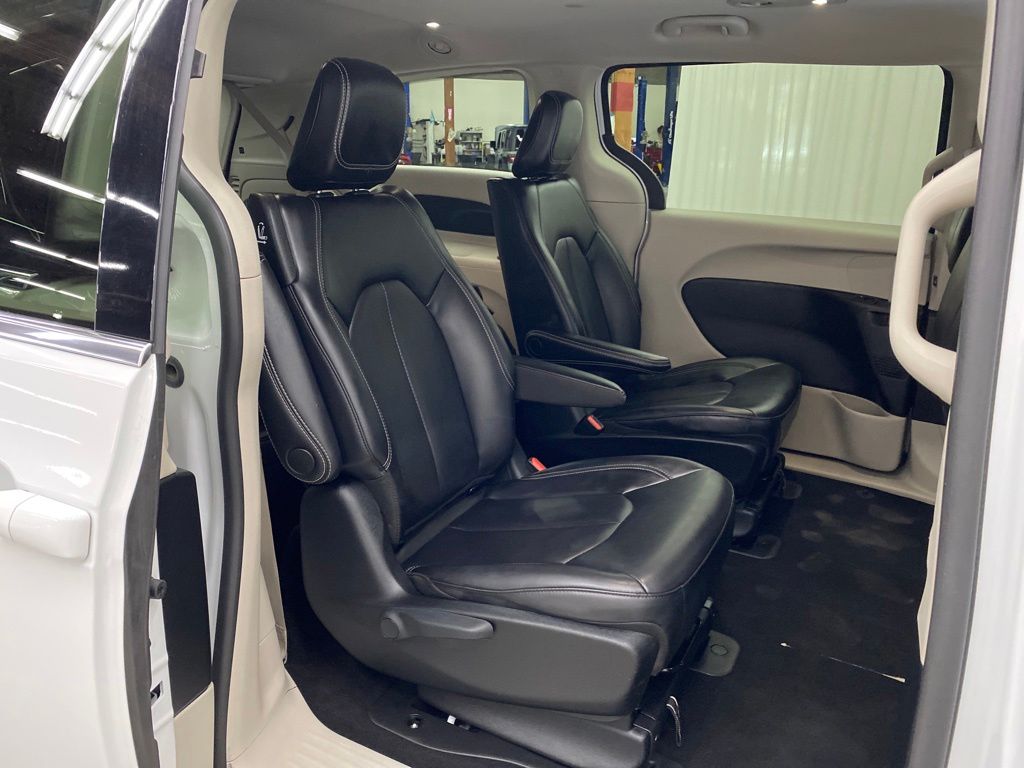 Thumbnail: 2023 Chrysler Pacifica - 24
