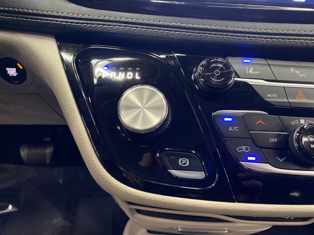 Thumbnail: 2023 Chrysler Pacifica - 7