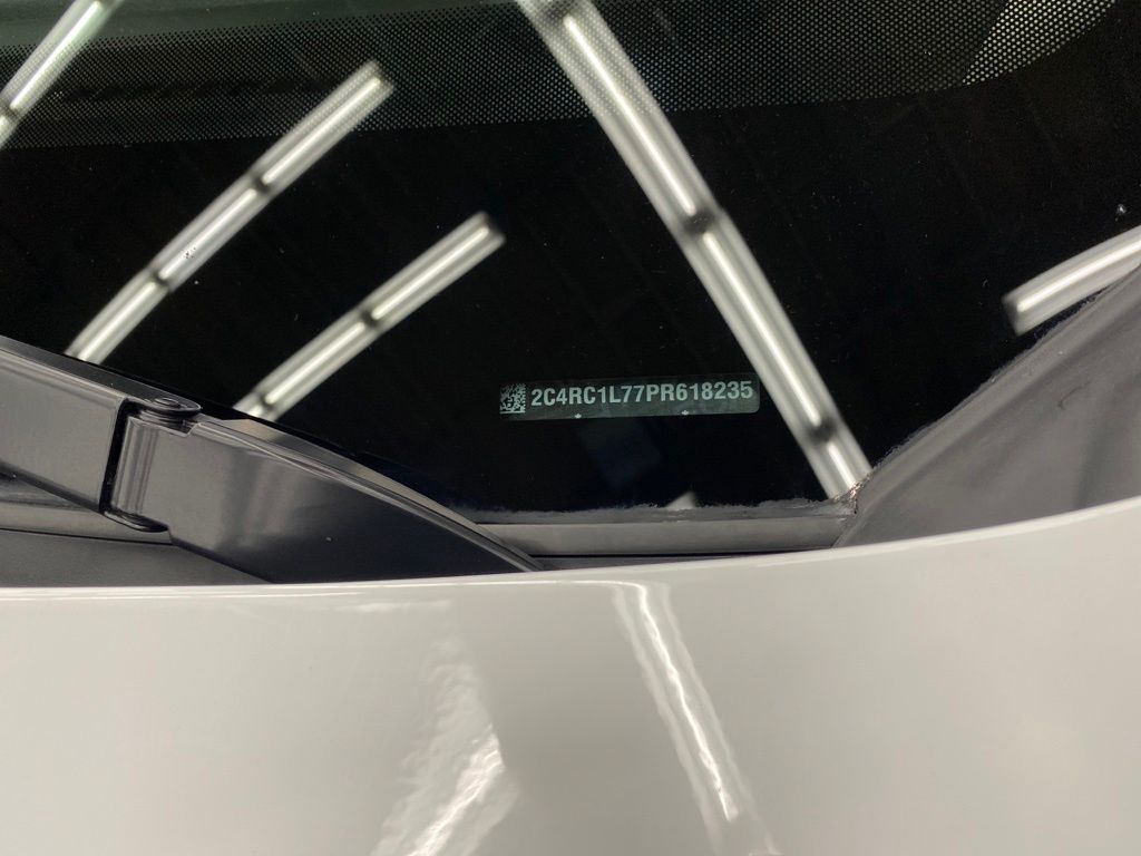 Thumbnail: 2023 Chrysler Pacifica - 30