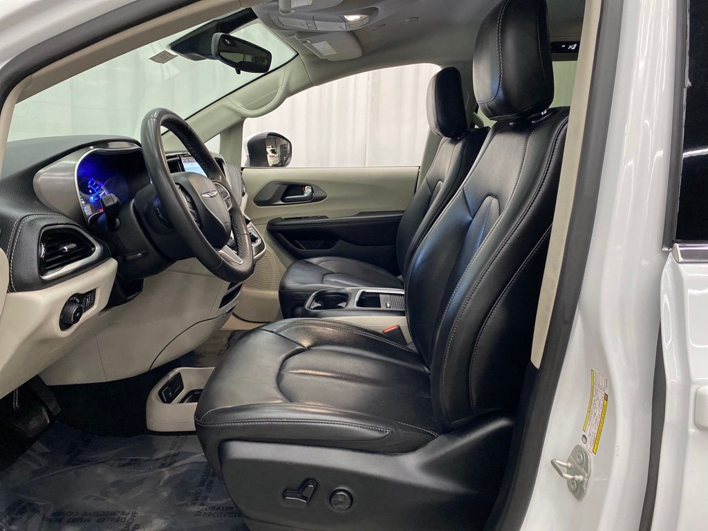 Thumbnail: 2023 Chrysler Pacifica - 11