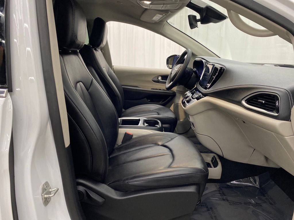 Thumbnail: 2024 Chrysler Pacifica - 12