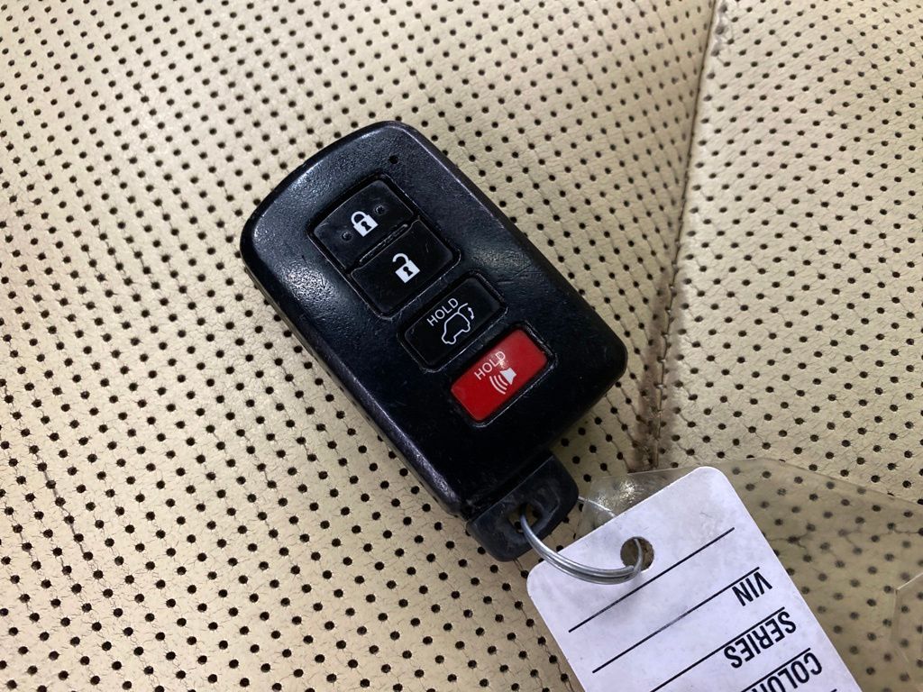 Thumbnail: 2015 Toyota Highlander - 18