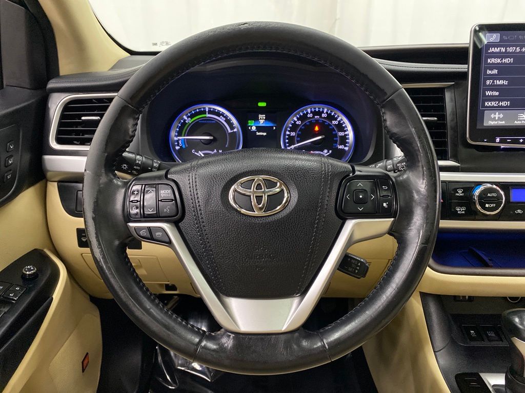 Thumbnail: 2015 Toyota Highlander - 14