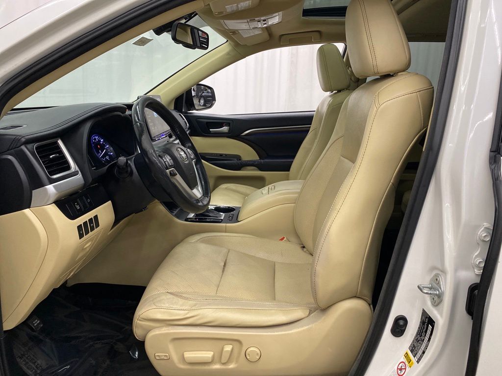 Thumbnail: 2015 Toyota Highlander - 11