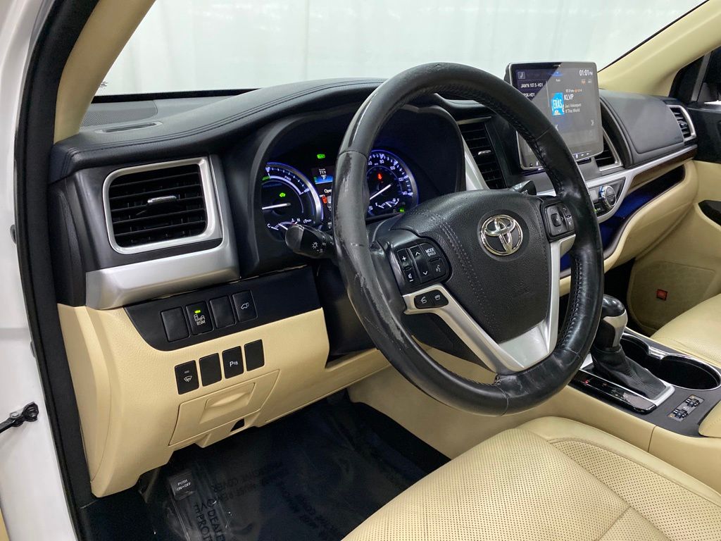 Thumbnail: 2015 Toyota Highlander - 2