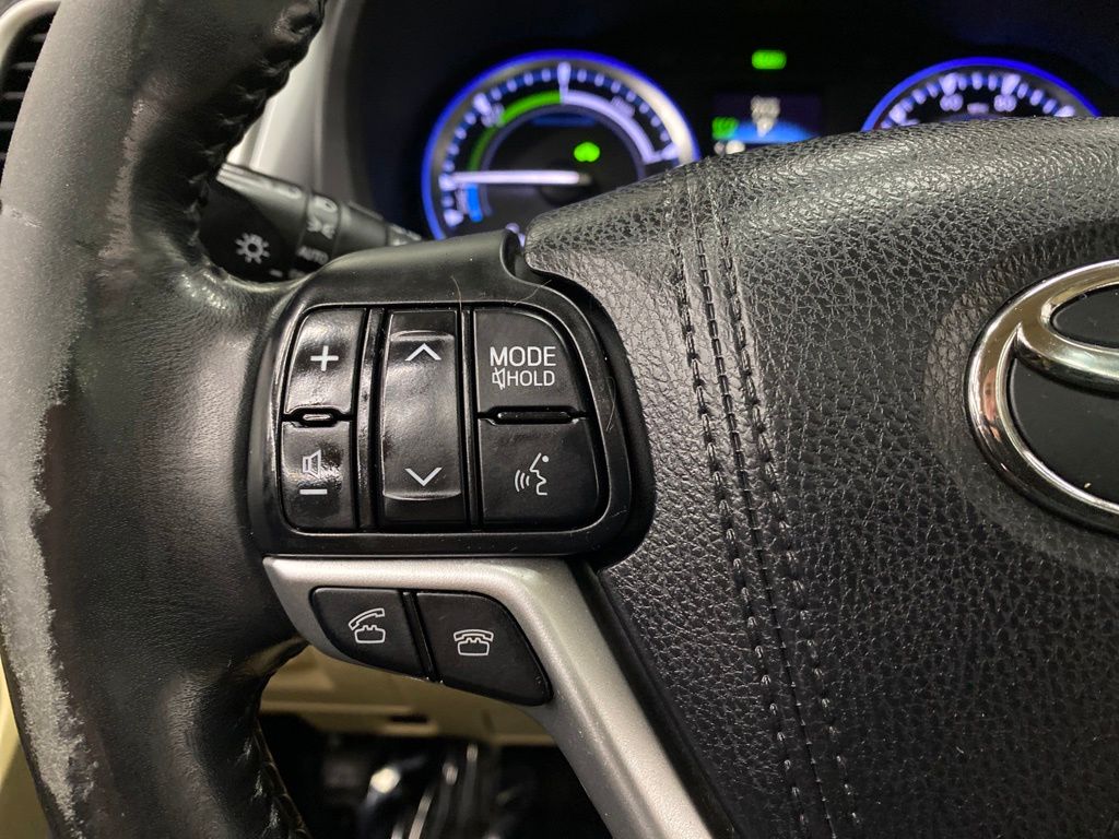 Thumbnail: 2015 Toyota Highlander - 26
