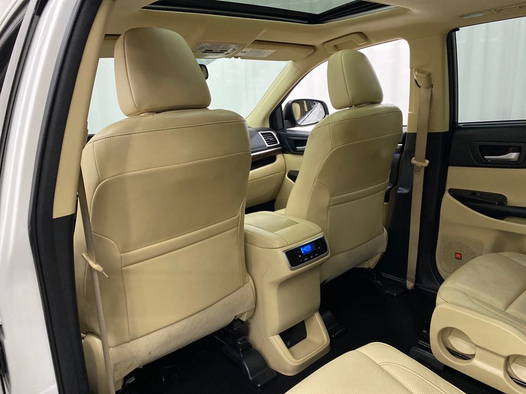 Thumbnail: 2015 Toyota Highlander - 13