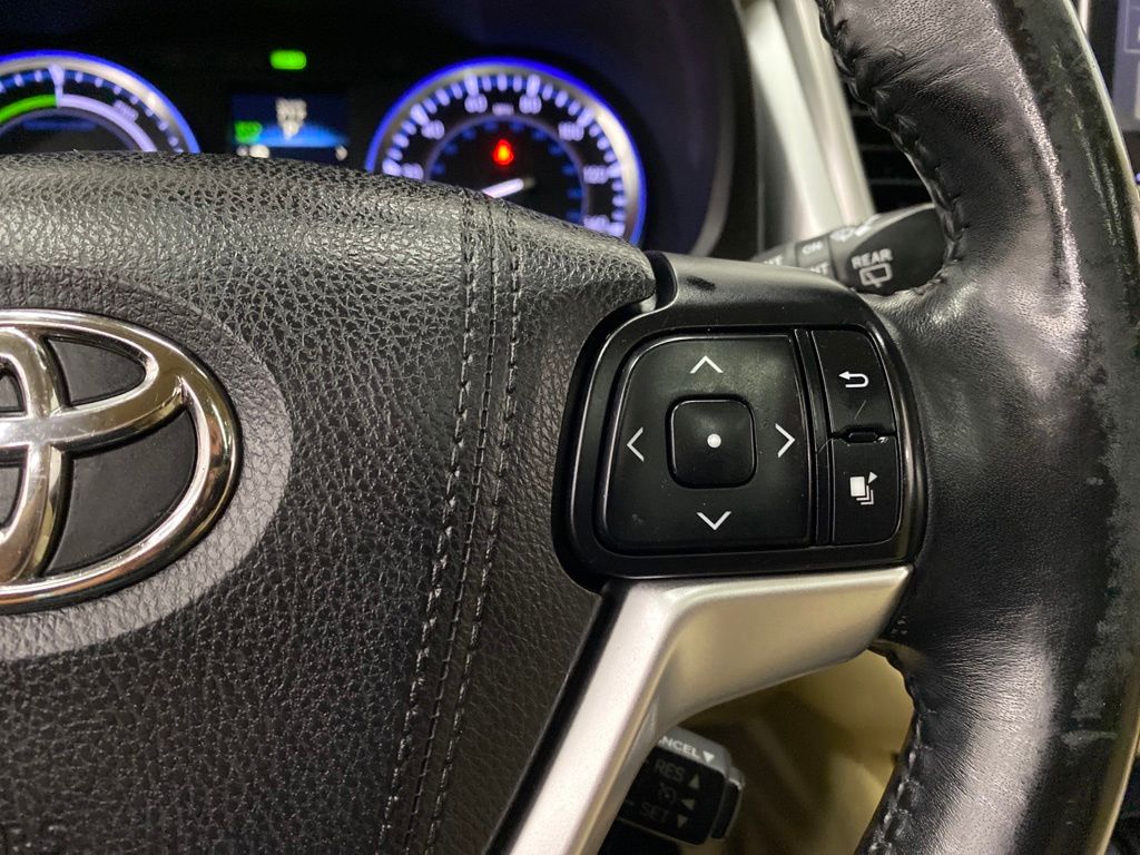 Thumbnail: 2015 Toyota Highlander - 27