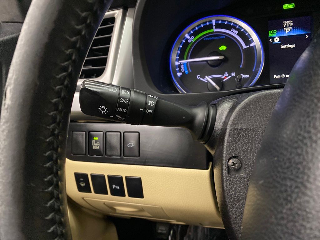 Thumbnail: 2015 Toyota Highlander - 28