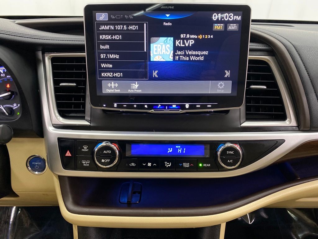 Thumbnail: 2015 Toyota Highlander - 15