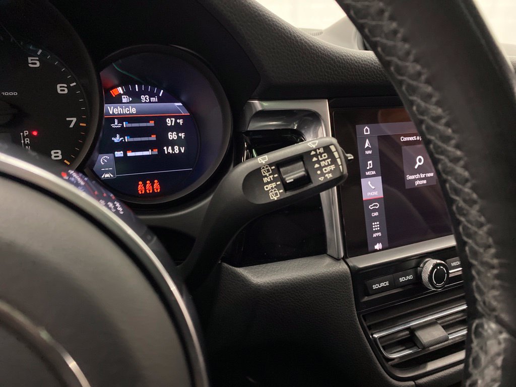 Thumbnail: 2021 Porsche Macan - 30