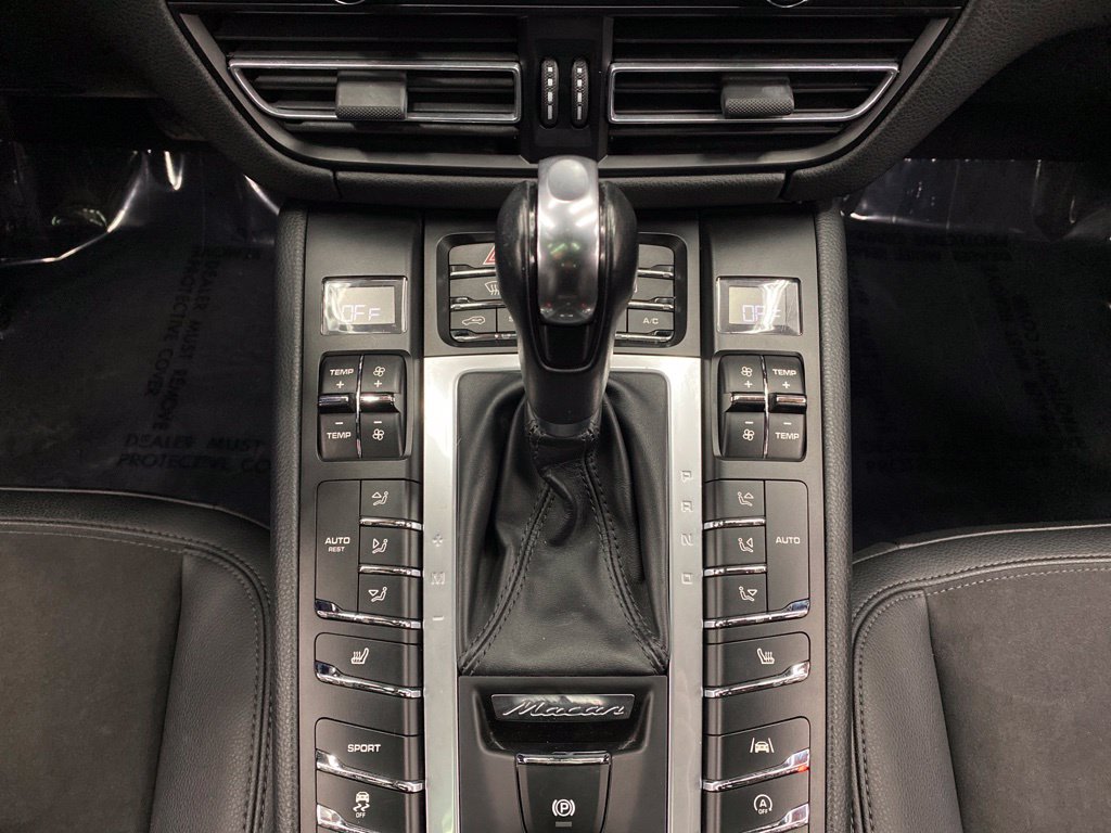 Thumbnail: 2021 Porsche Macan - 16
